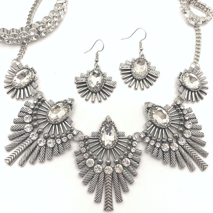 bold accessories - fashion accessories