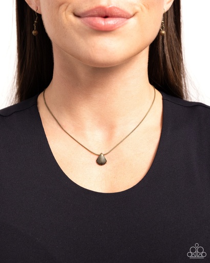 [583] Seashell Pendant Brass Necklace Minimalist Style - Seashell Simplicity